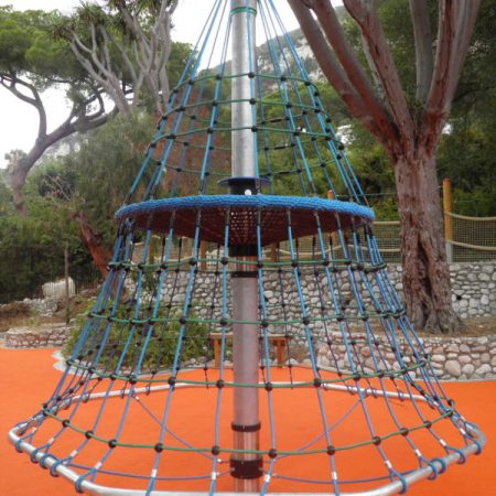 große Kletternetzpyramide