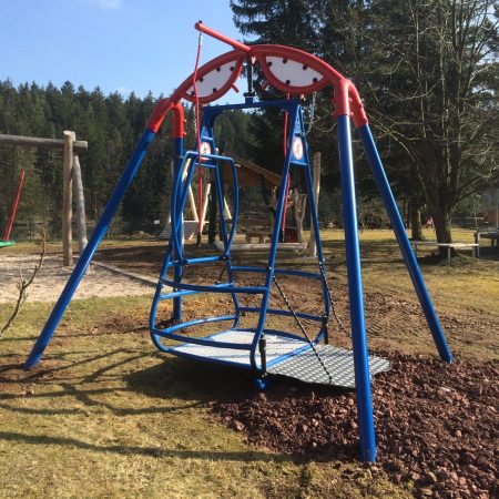 Rollstuhlfahrer-Schaukel